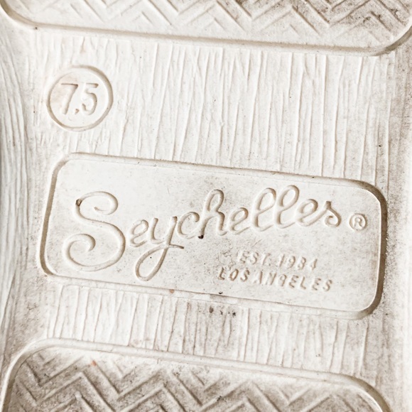 Seychelles Latest Fashion Sneaker - Picture 11 of 13